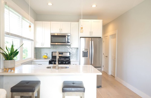 Queens House | Modern 1BR, Rockaway Beach w/Parking/W&D/Wi-Fi