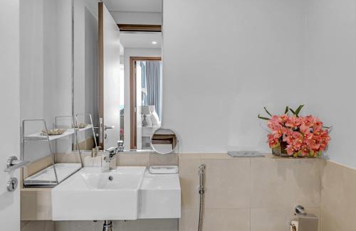 Bur Dubai Apartment | Modern 1BR w Sky Amenities