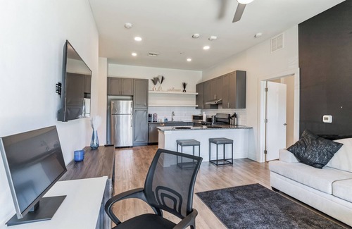 Pflugerville Apartment | Modern 2 bed 2 bathroom apt - 3 beds. Parking - Gym - Pool - Desk