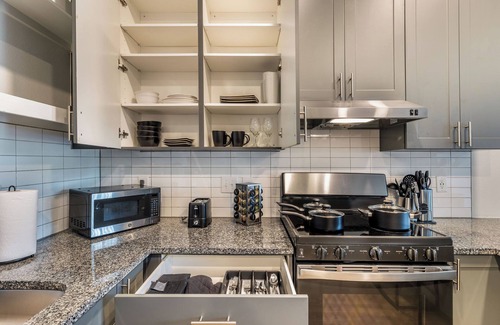 Pflugerville Apartment | Modern 2 bed 2 bathroom apt - 3 beds. Parking - Gym - Pool - Desk