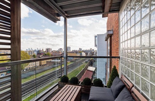 Haggerston Apartment | Modern 2 Bed,2 Bath East London apt with Balcony