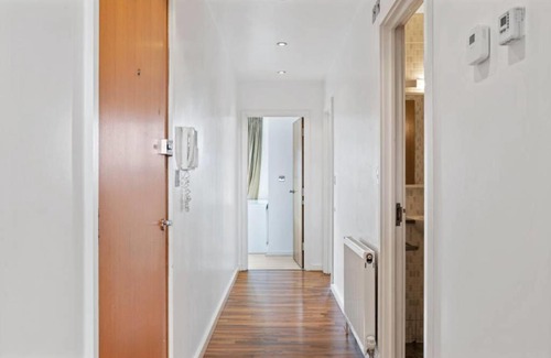 Haggerston Apartment | Modern 2 Bed,2 Bath East London apt with Balcony