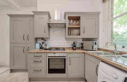 Hammersmith Broadway Apartment | Modern 2 bed flat - Hammersmith Grove