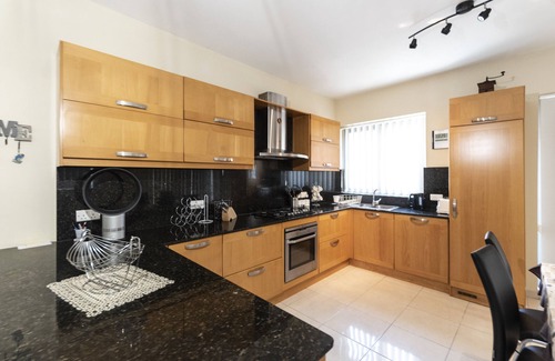 Bugibba Apartment | Modern 2 Bedroom Apartment 2 minutes to Seafront