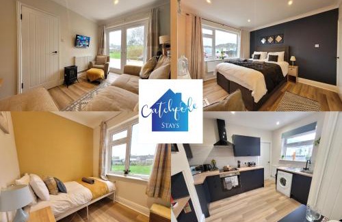 Clacton-on-Sea House | Modern 2 bed pet friendly Bungalow near countryside and a short drive to seafront- with large private garden by Catchpole Stays