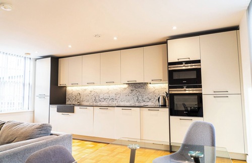 West Kensington Apartment | Modern 2-Bedroom, 2-Bathroom Apartment in West Kensington
