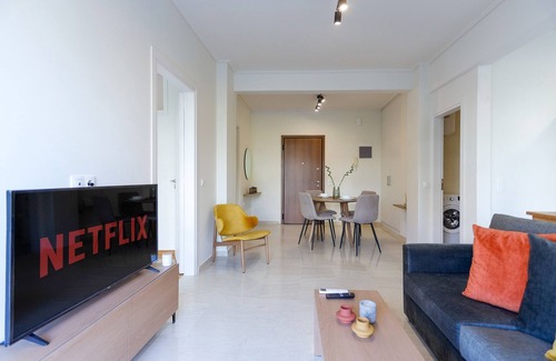 Glyfada Apartment | Modern 2-Bedroom Apartment in Downtown Glyfada