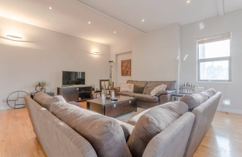 Hackney Central Apartment | Modern 2 Bedroom Apartment in Heart of Hackney
