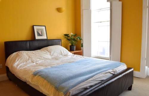 Faraday Apartment | Modern 2 Bedroom Flat in Camberwell