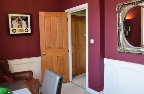 Faraday Apartment | Modern 2 Bedroom Flat in Camberwell