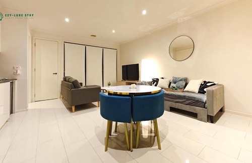 Bundoora Apartment | Modern 2-Bedroom Townhouse Near DFO & RMIT