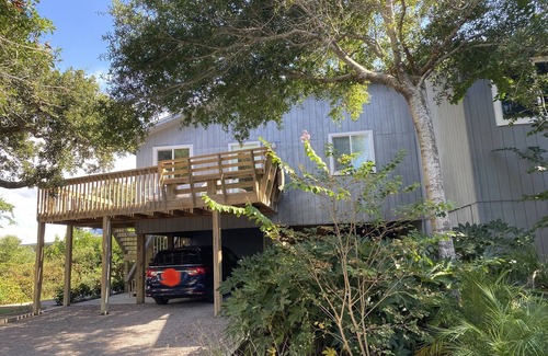 Topsail Beach House | Modern 2 Bedroom with Quick Walk to the Beach, Pet Friendly