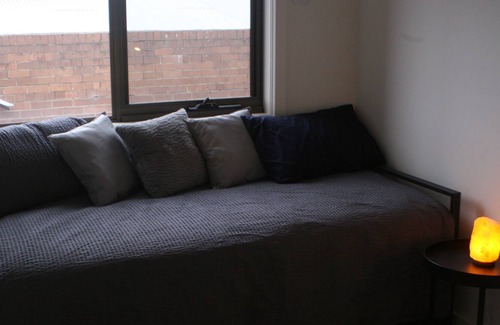Macleod West Apartment | Modern 2 BR Apartment - 4 Beds - near Latrobe Uni & Hospitals. Secure Parking.