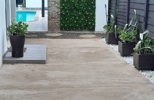 Newcastle Apartment | Modern 2 BR pool side apartment