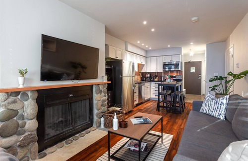 Whistler Creekside Condo | Modern 2 Studio lock-off w/free parking & 5 min walk to the gondola and/or lake