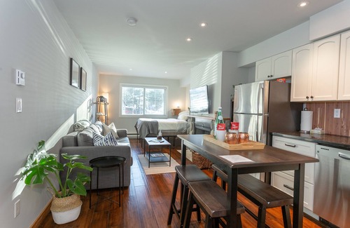 Whistler Creekside Condo | Modern 2 Studio lock-off w/free parking & 5 min walk to the gondola and/or lake