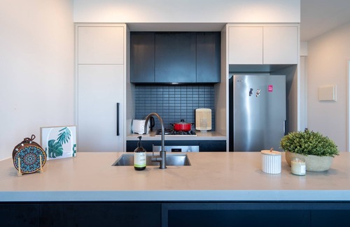 Clayton Apartment | Modern 2B Apt in Clayton South