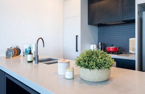 Clayton Apartment | Modern 2B Apt in Clayton South