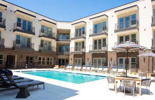 Fort Worth Apartment | Modern 2BD 2BA Flat Gym and Pool Heart of Downtown
