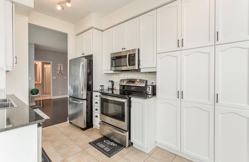 Downtown Mississauga Condo | Modern 2Bd Condo in Square1 with Iconic Views