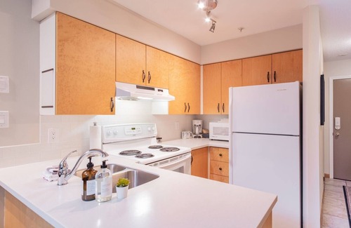 Whistler Condo | Modern 2BDR + Loft | Close to Ski Lifts and Shops