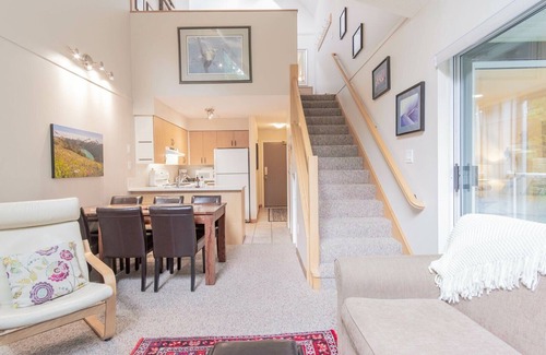 Whistler Condo | Modern 2BDR + Loft | Close to Ski Lifts and Shops