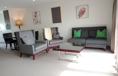 Braddon Apartment | Modern 2BR/2BA Close to CBD
