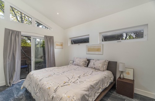 Medina House | Modern 2BR-2Bath, Pet ok, Fenced, 2 min to Bellevue Sq, WIFI, Garden, Oct15%