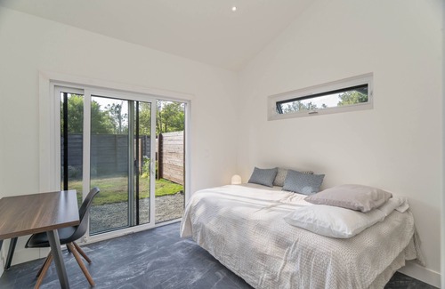Medina House | Modern 2BR-2Bath, Pet ok, Fenced, 2 min to Bellevue Sq, WIFI, Garden, Oct15%
