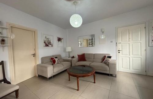 Larnaca City Centre Apartment | Modern 2BR Apartment 70m from Finikoudes beach