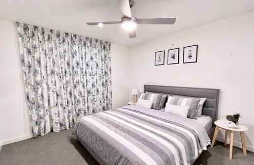 Seaford Apartment | Modern 2BR Apartment Across Calm White Sandy Beach