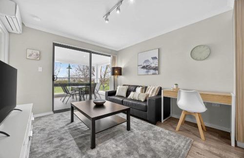 Rockingham Apartment | Modern 2BR Apartment in the Heart of Rockingham Close to Beach Shops & Naval Base
