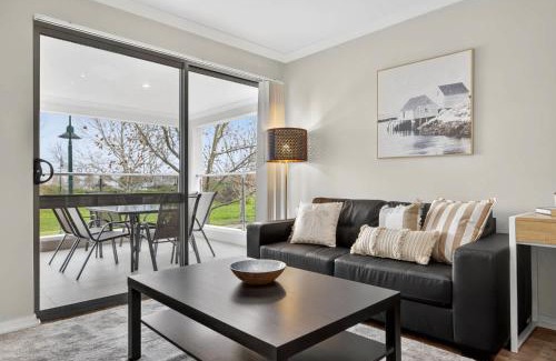 Rockingham Apartment | Modern 2BR Apartment in the Heart of Rockingham Close to Beach Shops & Naval Base