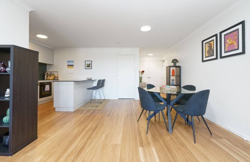 Braddon Apartment | Modern 2BR, Balcony with Views and Close to City