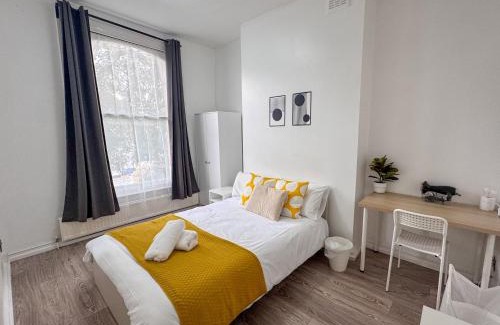 Brownswood Apartment | Modern 2BR Finsbury Park - 15 mins to Central London