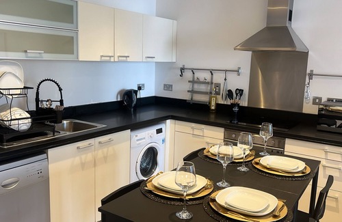 Canary Wharf Apartment | Modern 2BR Flat - Canary Wharf