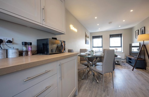 Chatham Apartment | Modern 2BR Flat | Central Chatham | Self Check-in