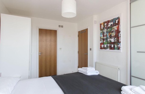 Haggerston Apartment | Modern 2BR flat with balcony in East London