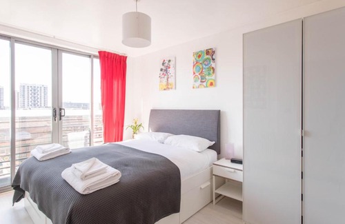 Haggerston Apartment | Modern 2BR flat with balcony in East London