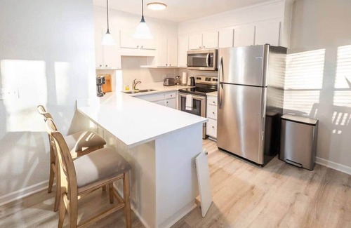 Westminster Condo | Modern 2BR Forest Condo Lakes + Clemson Nearby