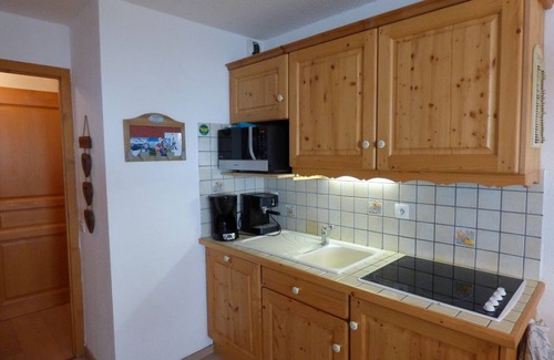 Le Grand-Bornand Apartment | Modern 2BR + Mountain Alcove, 43m², Garage - Sleeps 6, Near Ski Slopes and Shops