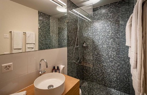 Flims Apartment | Modern 3.5 room apartment right on the ski and bike slopes