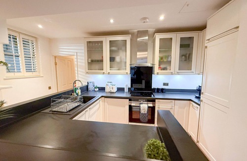 Bryanston and Dorset Square Apartment | Modern 3-Bed Baker St flat near Mayfair & West End