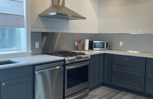 Ladysmith Apartment | Modern 3 Bed Home with a View