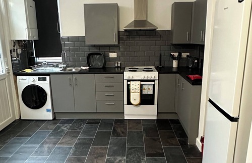 Clayton House | Modern 3 Bed house next to Etihad stadium and Co-op live