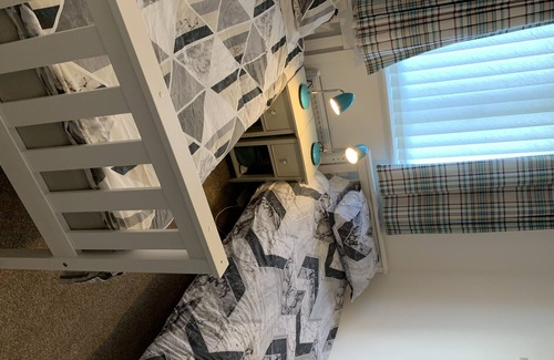 Kirkcaldy House | Modern 3 bed house, sleep up to 7.