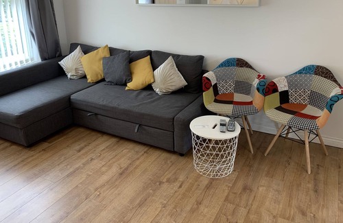 Kirkcaldy House | Modern 3 bed house, sleep up to 7.