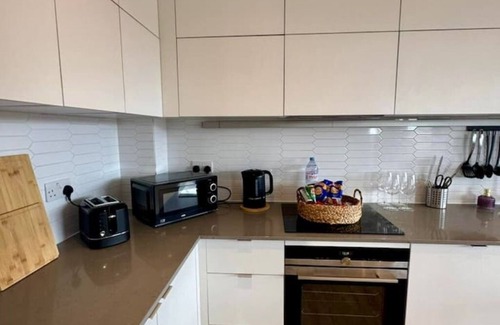 Wembley Park Apartment | Modern 3 Bed Wembley Stadium View Apartment