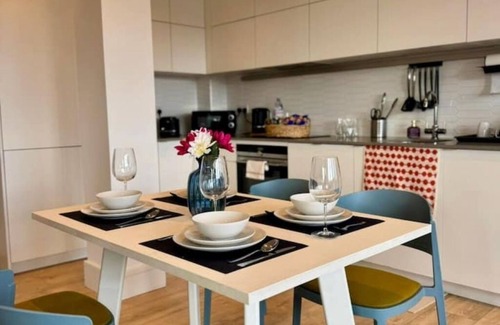 Wembley Park Apartment | Modern 3 Bed Wembley Stadium View Apartment