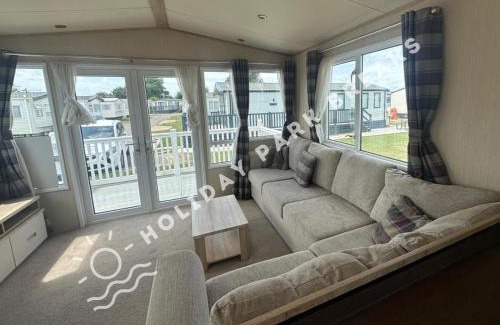 Selsey House | Modern 3 bed; West Sands @ Seal Bay Resort